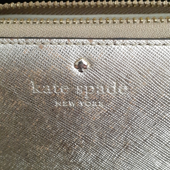 Kate Spade Zippered Wallet - Picture 8 of 9